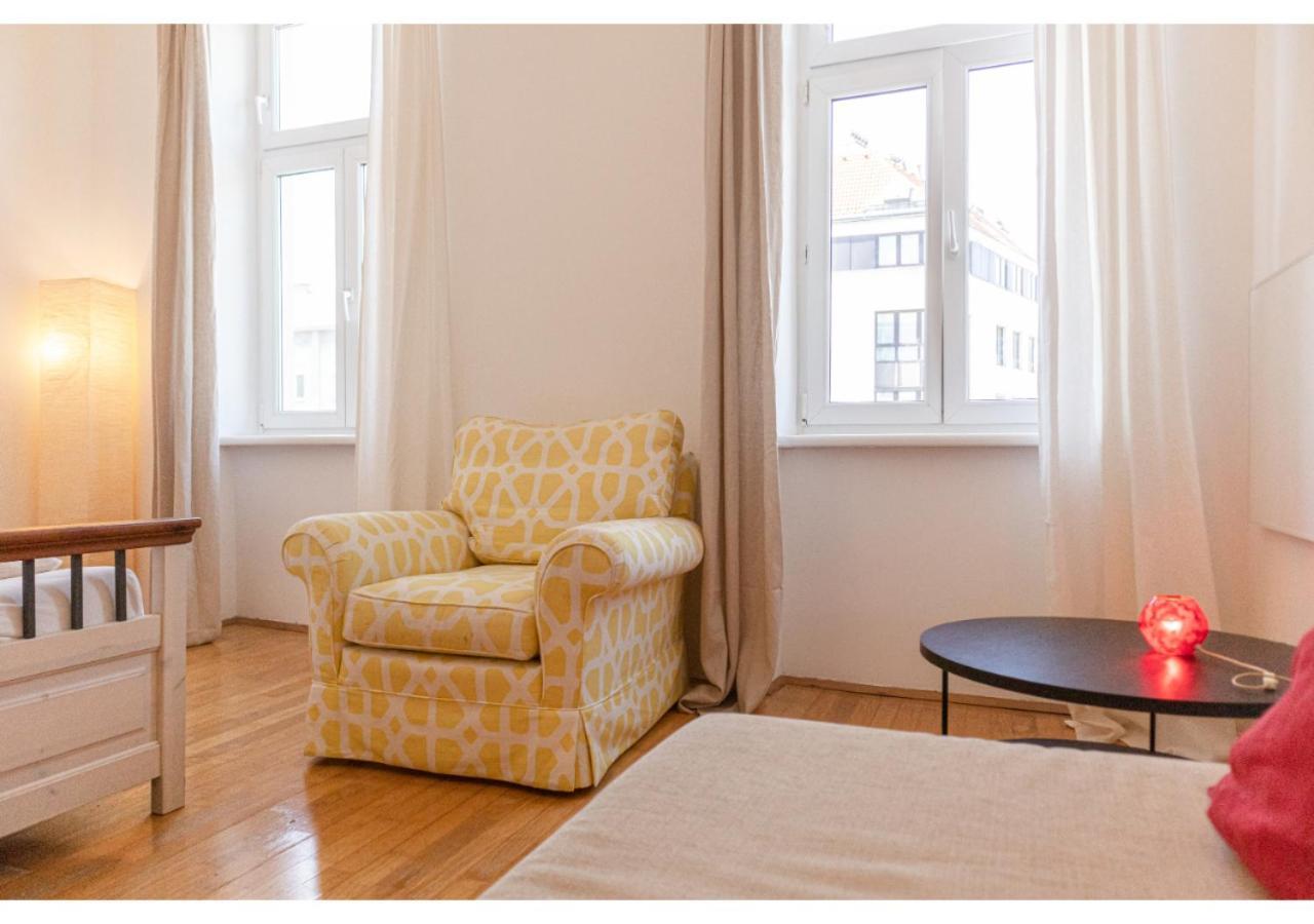 Cheerful 2Br Apartment - Suitable For Longstays Viena Exterior foto